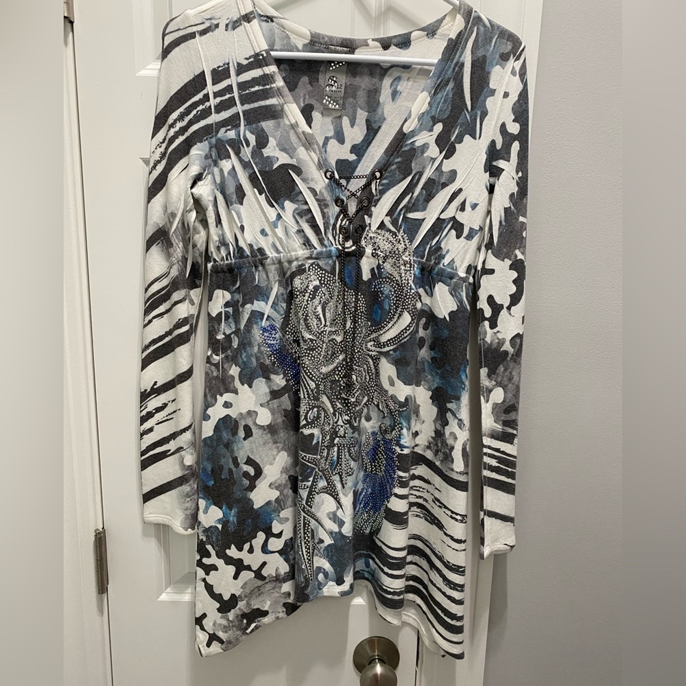 Long sleeve asymmetrical babydoll tee